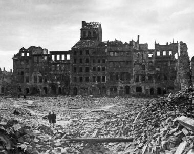 Zniszczenia wojenne Warszawy: zdjęcia lotnicze miasta