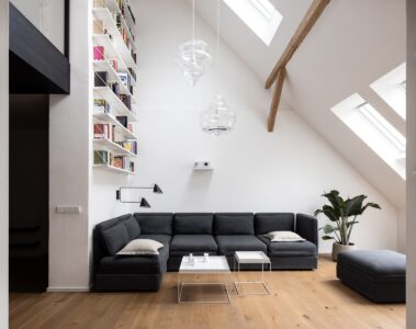 design_komon-architekti-attic-apartment-with-a-black-box-tomas-slavik-03