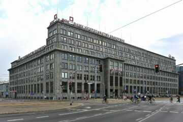 Bank obecnie, fot. Adrian Grycuk, wikimedia.org, licencja CC 4.0
