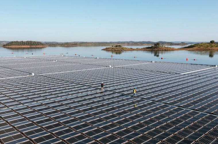 03-90753491-floating-solar-farms-could-be-worth-10-billion
