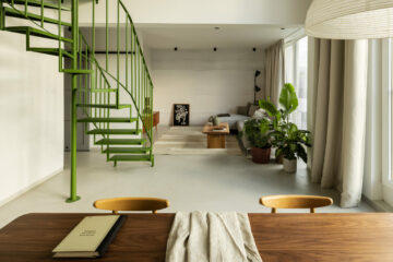 Mieszkanie z zielonymi schodami