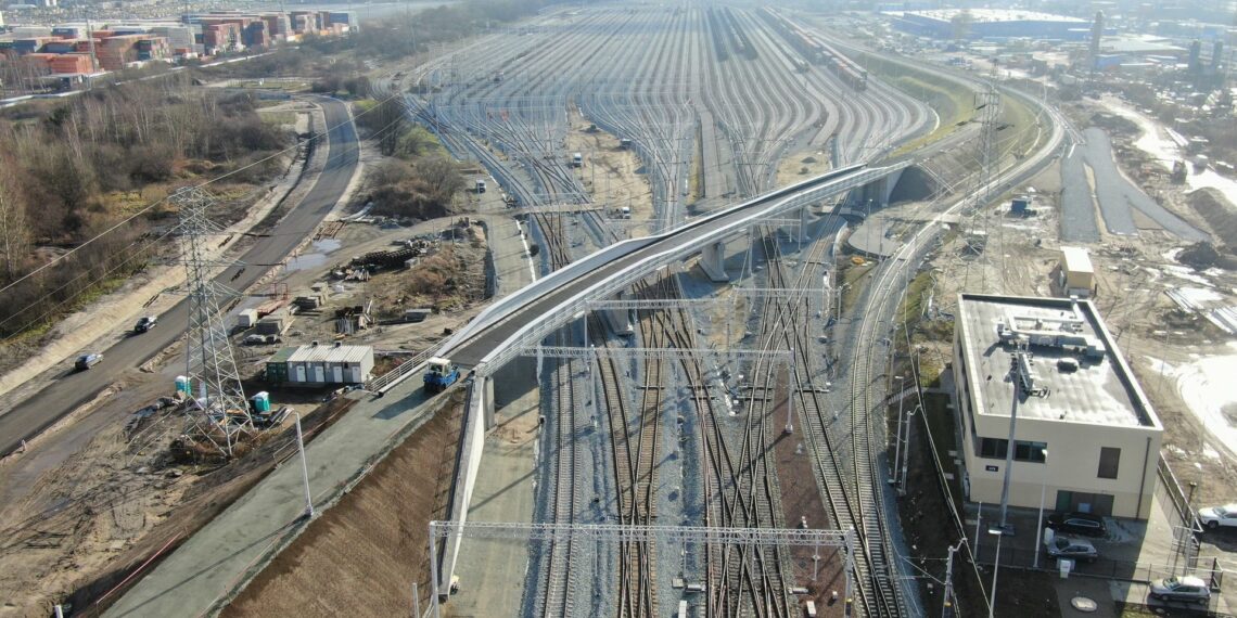 csm_Nowy_wiadukt_kolejowy_i_budynek_LCS_Gdynia_Port._Fot._Szymon_Danielek_PKP_PLK_9d2945c3b1