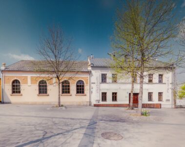 Synagoga Chewra Lomdej Misznajot. Po prawej Dom Korreicherów i Dattnerów. Razem tworzą Muzeum Żydowskie. Fot. Andrzej Rudiak
