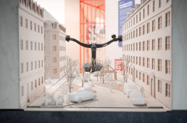 Wystawa główna Pawła Grobelnego, JAJA Architects - The bicycle model 1