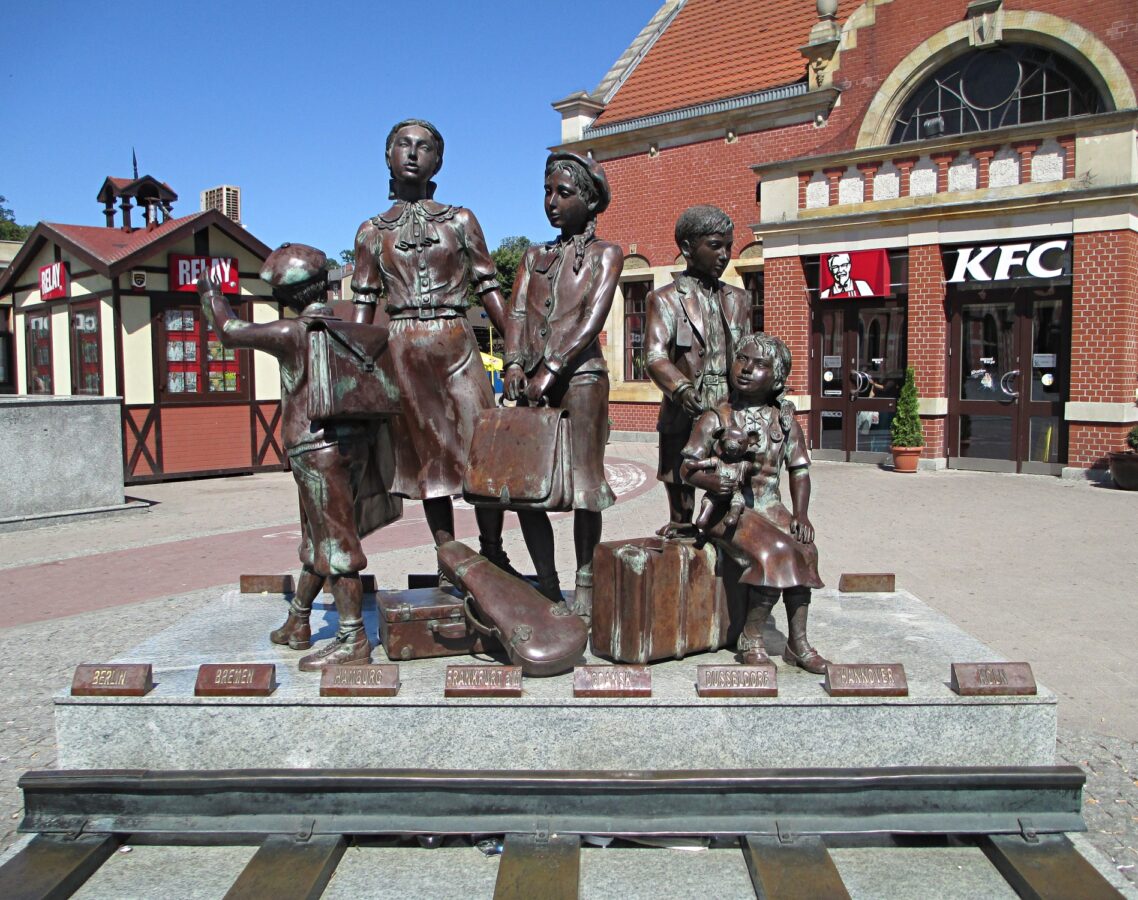 Pomnik Kindertransportów w Gdańsku. Fot. Avi1111 dr. avishai teicher, CC BY-SA 3.0, via Wikimedia Commons