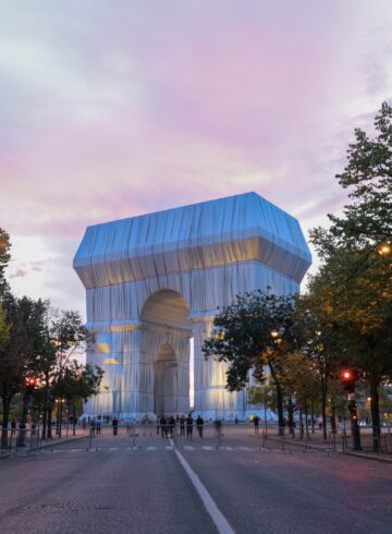 L'Arc de Triomphe, Wrapped, Paris, 1961-2021, fot.  Benjamin Loyseau © 2021 Christo and Jeanne-Claude Foundation