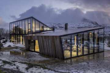 dom pośród fiordów