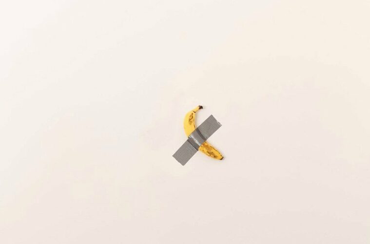 maurizio-cattelan-banana-comedia-gallerie-perrotin-art-basel-miami-2019-designboom-001