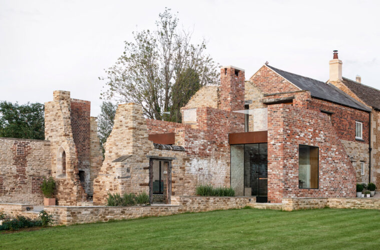 the-parchment-works-will-gamble-architects-architecture-residential-northamptonshire-extensions-ruins_dezeen_2364_hero