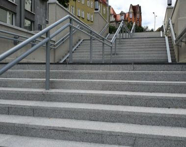 zdjecie-przedstawia-schody-laczace-ulice-gorna-wilda-z-dolna-wilda,pic1,1016,150463,267746,with-ratio,16_9-2