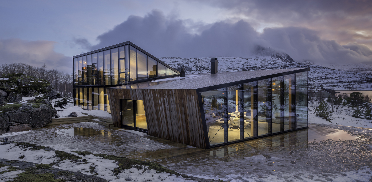 dom pośród fiordów