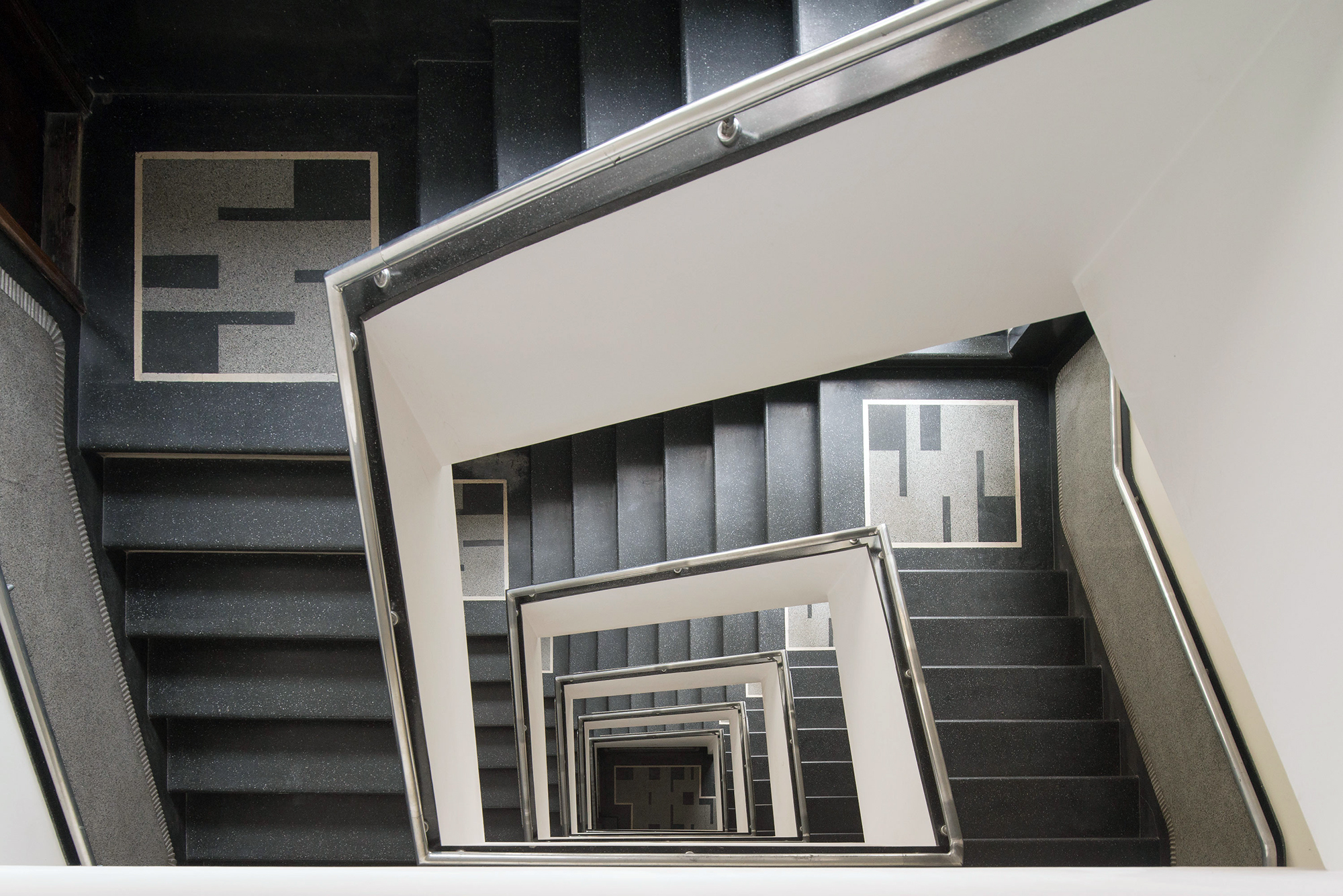 modernistyczne klatki schodowe