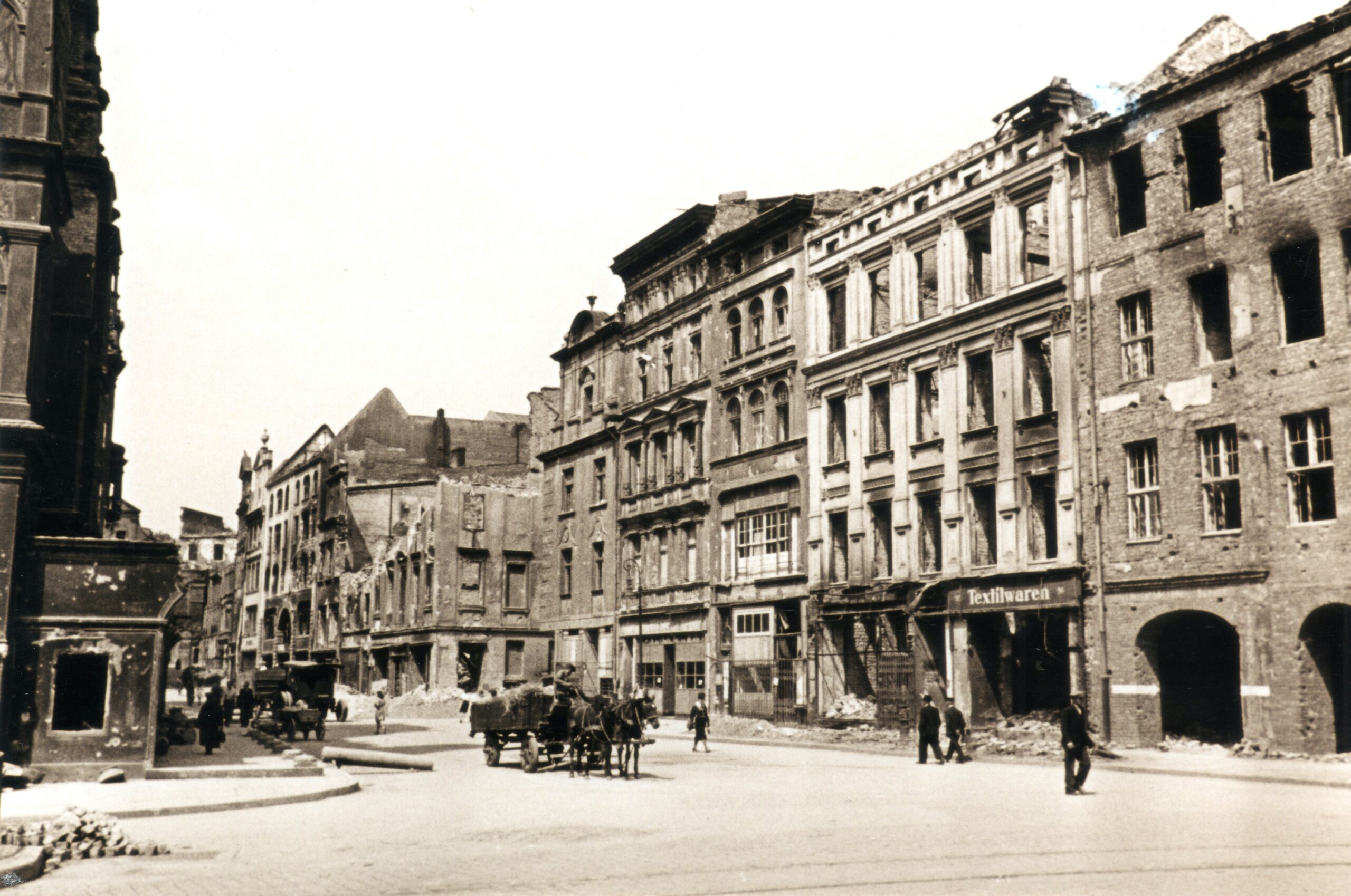 Stary Rynek w Poznaniu: zniszczenie i odbudowa