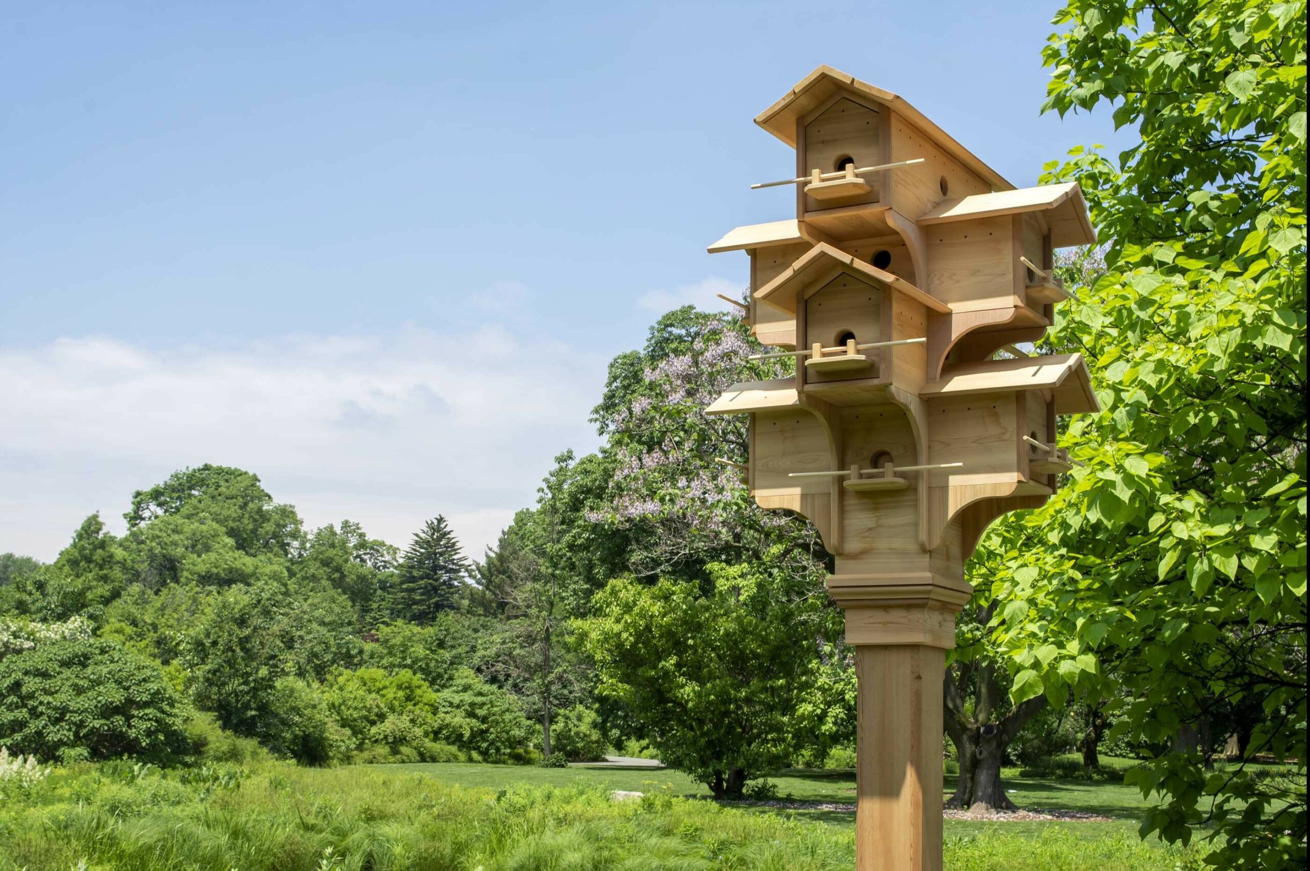 Architekci i artyści zaprojektowali 33 budki dla ptaków.