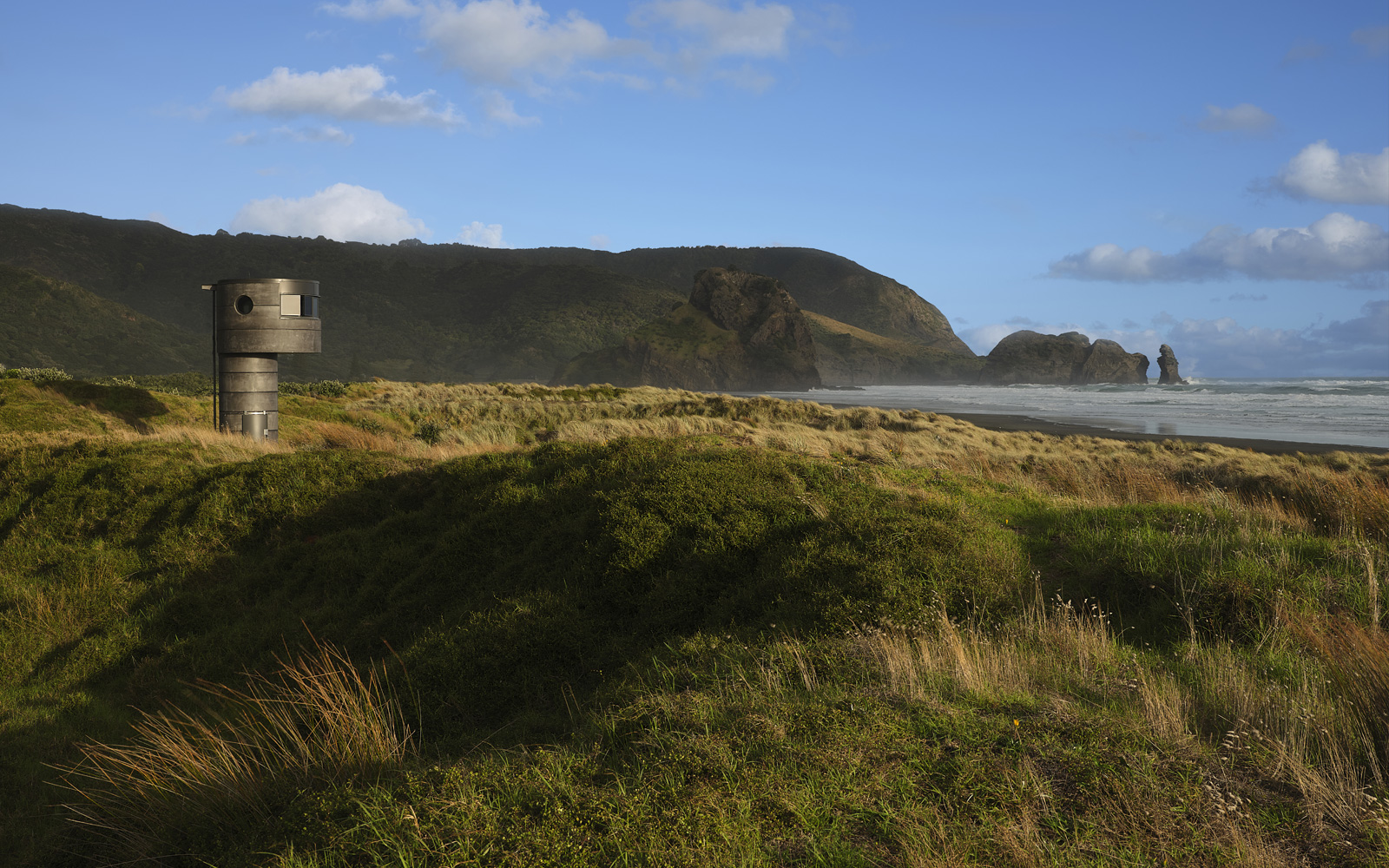 Wieża ratownicza na plaży w Nowej Zelandii