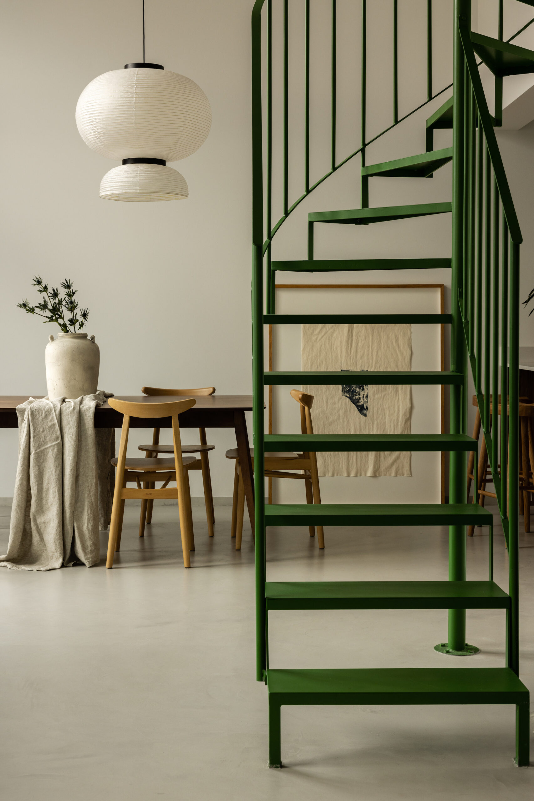 Mieszkanie z zielonymi schodami